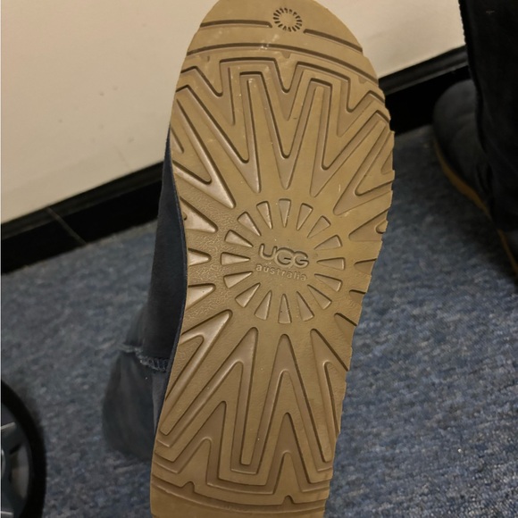 Uggs- women tall boot - Picture 4 of 5